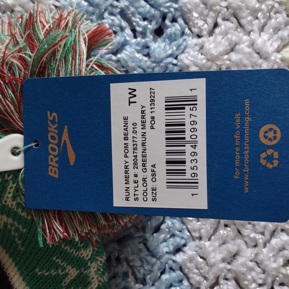 Brooks Heritage Run Merry Pom Beanie OSFA - Picture 5 of 11